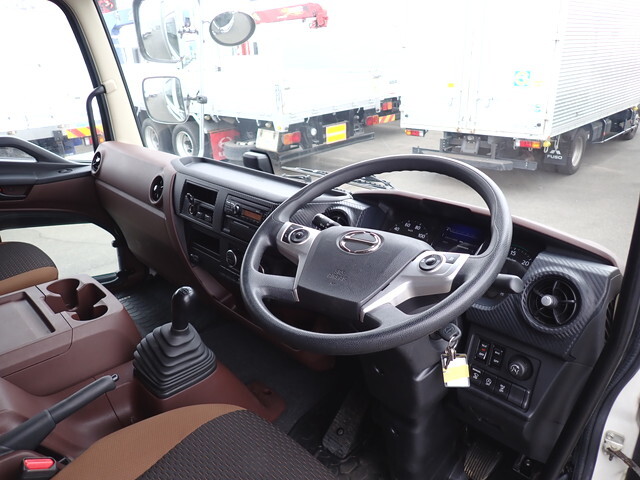 日野レンジャーアルミウイング中型（4t）[写真30]