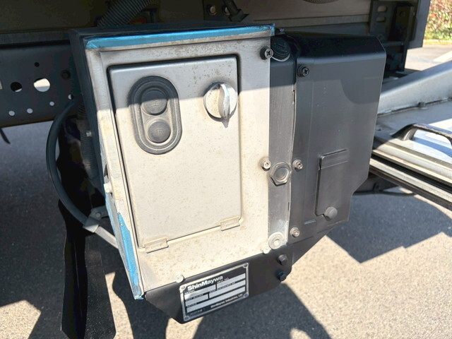 いすゞエルフ冷凍車（冷蔵車）小型（2t・3t）[写真27]