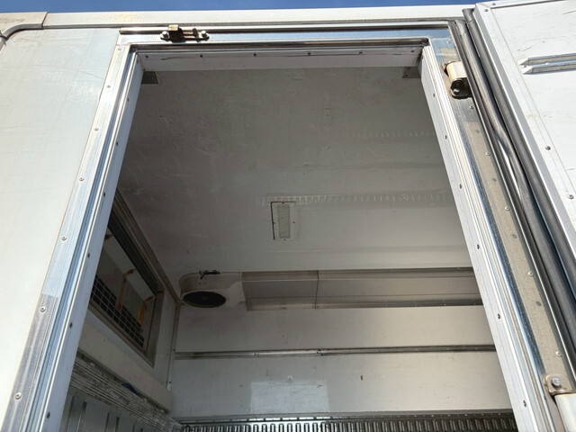 いすゞエルフ冷凍車（冷蔵車）小型（2t・3t）[写真08]