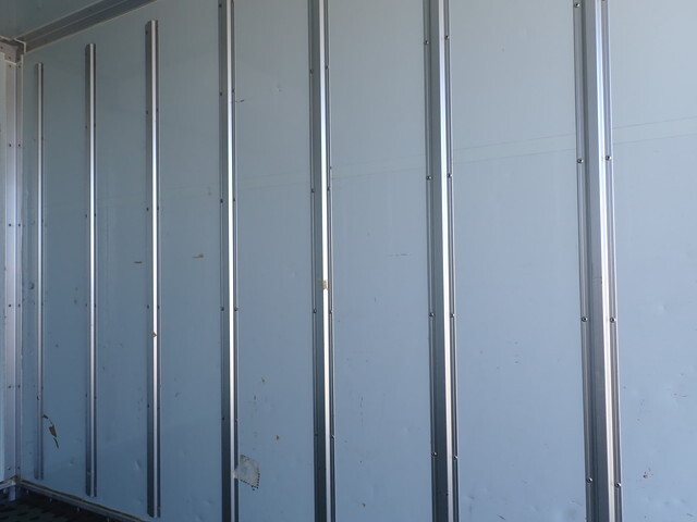 いすゞエルフ冷凍車（冷蔵車）小型（2t・3t）[写真16]