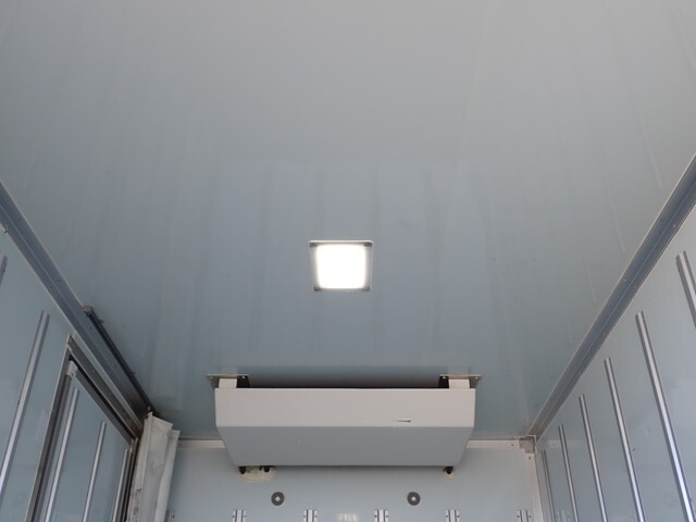 いすゞエルフ冷凍車（冷蔵車）小型（2t・3t）[写真18]