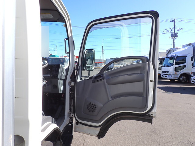 いすゞエルフ冷凍車（冷蔵車）小型（2t・3t）[写真22]