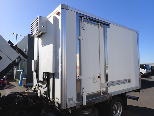 いすゞエルフ冷凍車（冷蔵車）小型（2t・3t）[写真06]