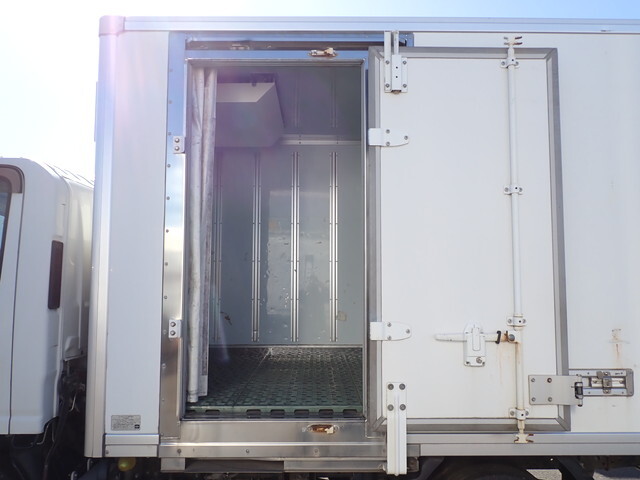 いすゞエルフ冷凍車（冷蔵車）小型（2t・3t）[写真07]