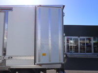 いすゞエルフ冷凍車（冷蔵車）小型（2t・3t）[写真09]