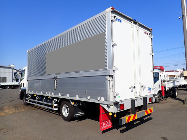 いすゞフォワードアルミウイング中型（4t）[写真02]