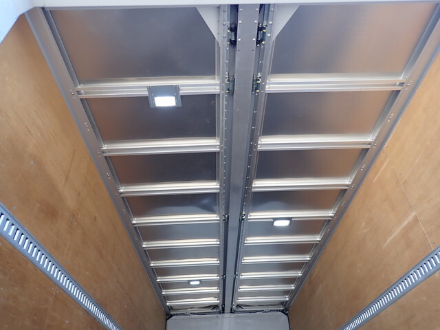 いすゞフォワードアルミウイング中型（4t）[写真21]