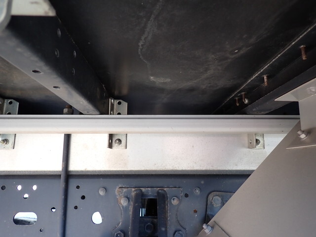 いすゞフォワードアルミウイング中型（4t）[写真24]