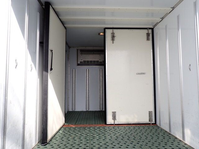 いすゞエルフ冷凍車（冷蔵車）小型（2t・3t）[写真15]