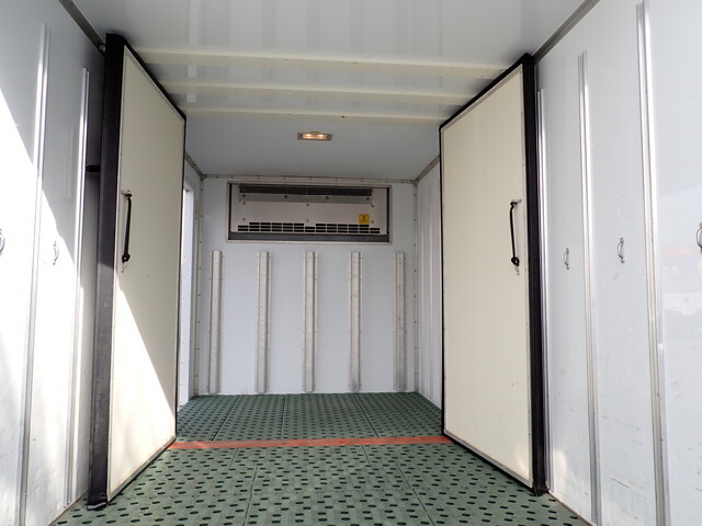 いすゞエルフ冷凍車（冷蔵車）小型（2t・3t）[写真16]