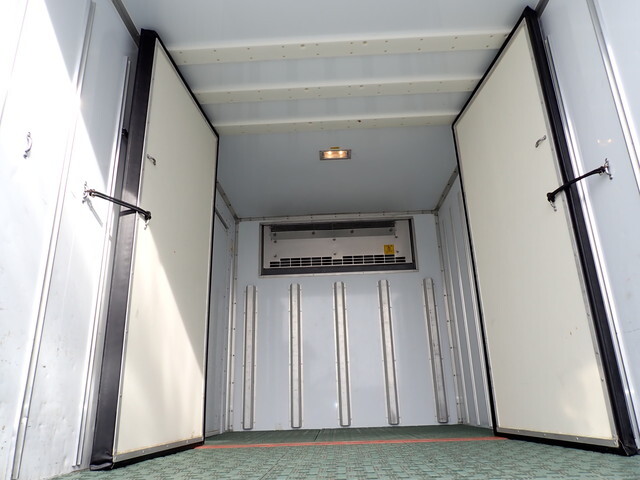 いすゞエルフ冷凍車（冷蔵車）小型（2t・3t）[写真21]