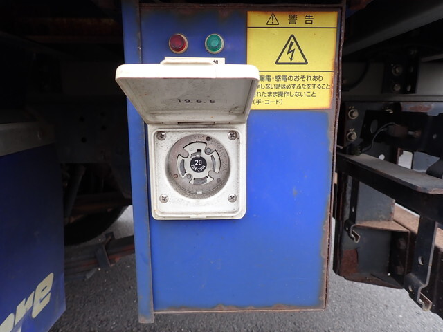 いすゞエルフ冷凍車（冷蔵車）小型（2t・3t）[写真24]