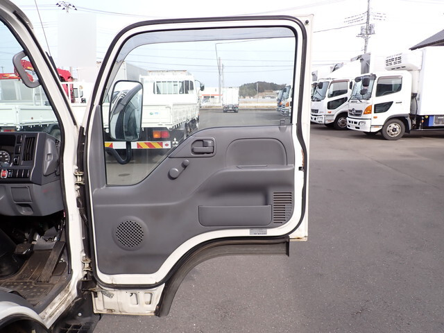 いすゞエルフ冷凍車（冷蔵車）小型（2t・3t）[写真30]