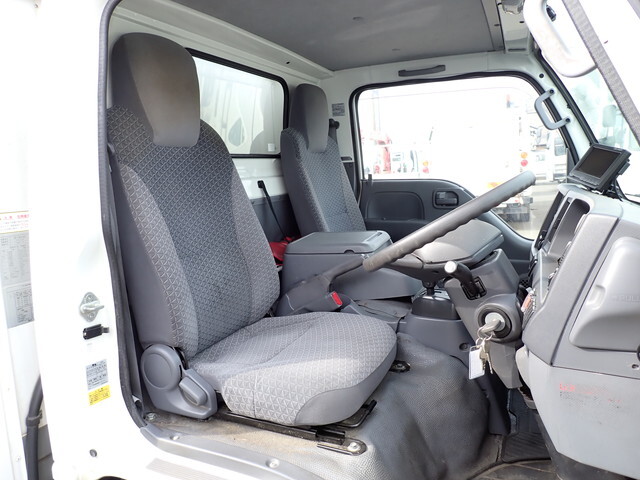 いすゞエルフ冷凍車（冷蔵車）小型（2t・3t）[写真31]