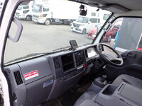 いすゞエルフ冷凍車（冷蔵車）小型（2t・3t）[写真36]