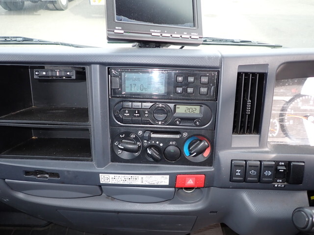 いすゞエルフ冷凍車（冷蔵車）小型（2t・3t）[写真36]