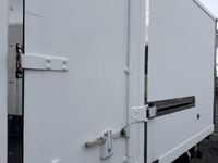 いすゞエルフ冷凍車（冷蔵車）小型（2t・3t）[写真05]