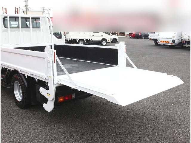 三菱ふそうキャンターダブルキャブ（Wキャブ）小型（2t・3t）[写真09]