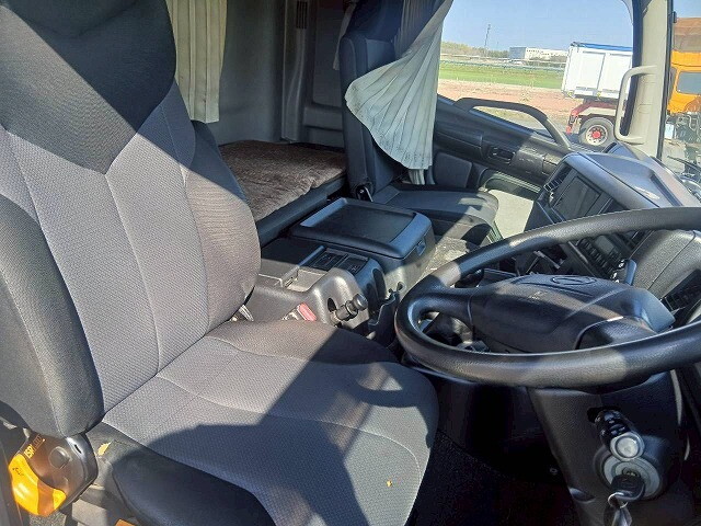 日野プロフィア平ボディ大型（10t）[写真13]