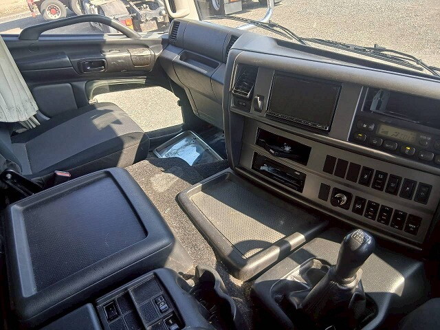 日野プロフィア平ボディ大型（10t）[写真19]