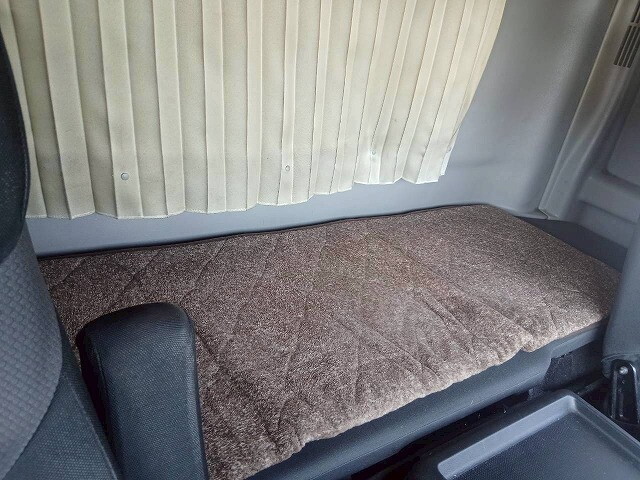 日野プロフィア平ボディ大型（10t）[写真21]