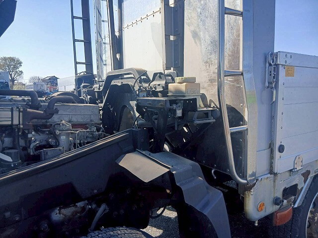 日野プロフィア平ボディ大型（10t）[写真22]