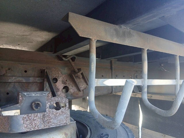 日野プロフィア平ボディ大型（10t）[写真30]