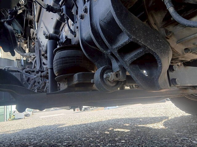 日野プロフィア平ボディ大型（10t）[写真36]