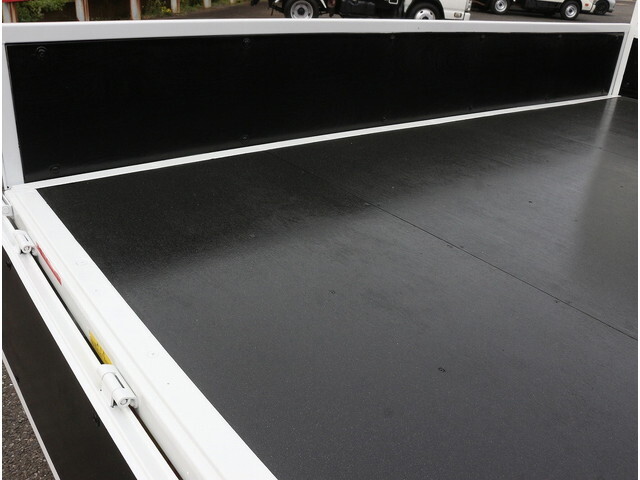 三菱ふそうキャンター平ボディ小型（2t・3t）[写真11]