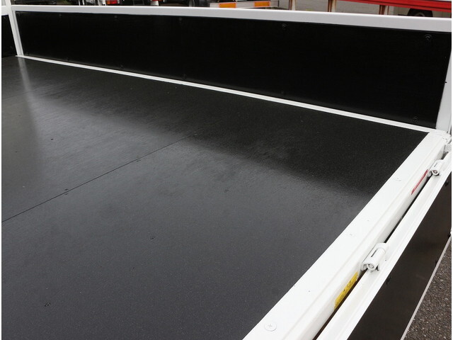 三菱ふそうキャンター平ボディ小型（2t・3t）[写真12]