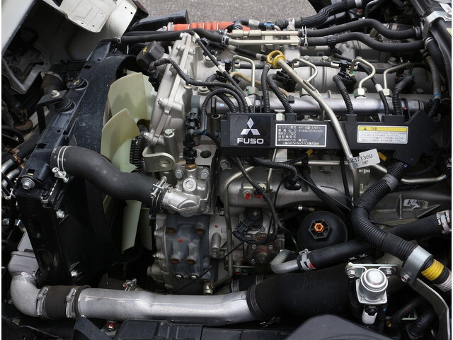 三菱ふそうキャンター平ボディ小型（2t・3t）[写真17]