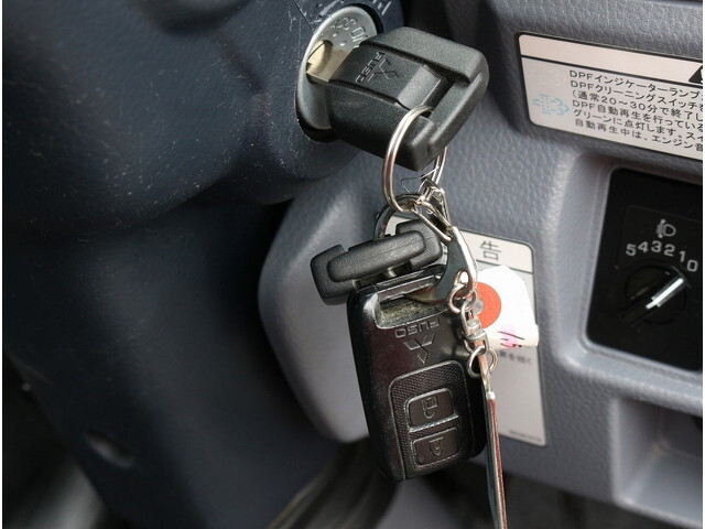 三菱ふそうキャンター平ボディ小型（2t・3t）[写真31]