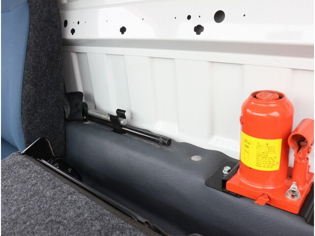 三菱ふそうキャンター平ボディ小型（2t・3t）[写真35]