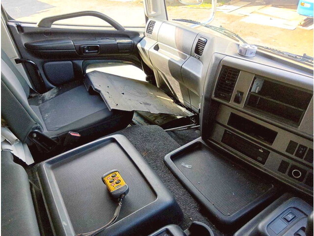 日野プロフィアアルミウイング大型（10t）[写真32]