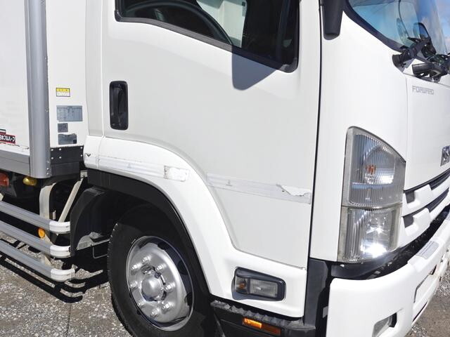 いすゞフォワード冷凍車（冷蔵車）増トン（6t・8t）[写真04]