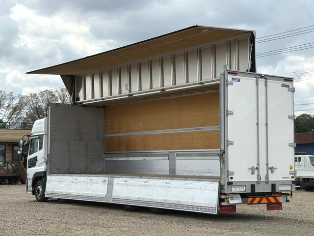 UDトラックスクオンアルミウイング大型（10t）[写真11]