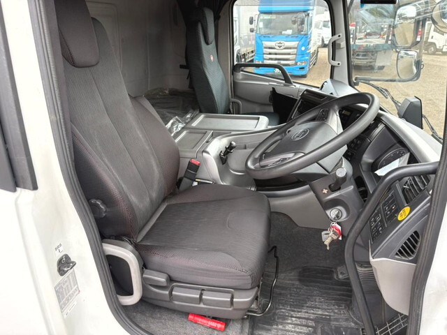 UDトラックスクオンアルミウイング大型（10t）[写真19]