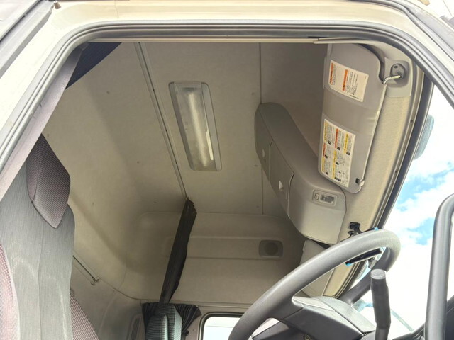 UDトラックスクオンアルミウイング大型（10t）[写真22]