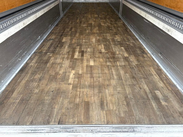 UDトラックスクオンアルミウイング大型（10t）[写真08]