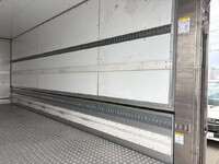 日野レンジャー冷蔵冷凍ウイング中型（4t）[写真11]