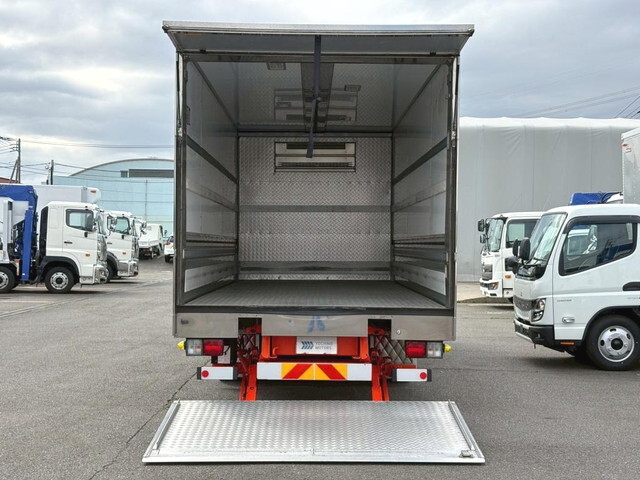 日野レンジャー冷蔵冷凍ウイング中型（4t）[写真11]