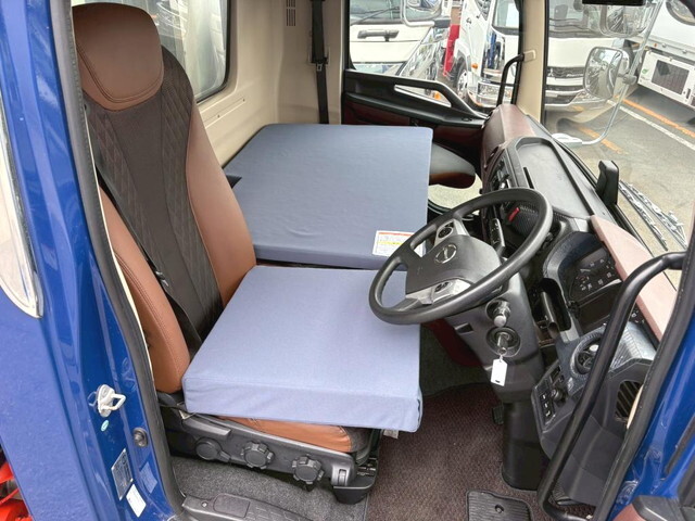 日野レンジャー冷蔵冷凍ウイング中型（4t）[写真21]