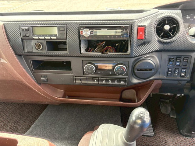 日野レンジャー冷蔵冷凍ウイング中型（4t）[写真22]