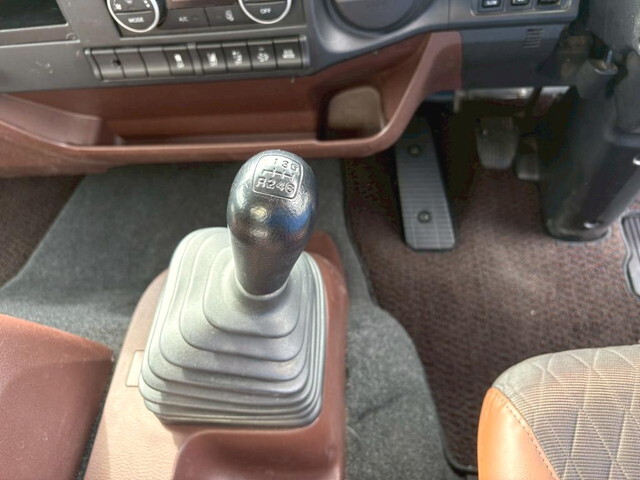 日野レンジャー冷蔵冷凍ウイング中型（4t）[写真23]