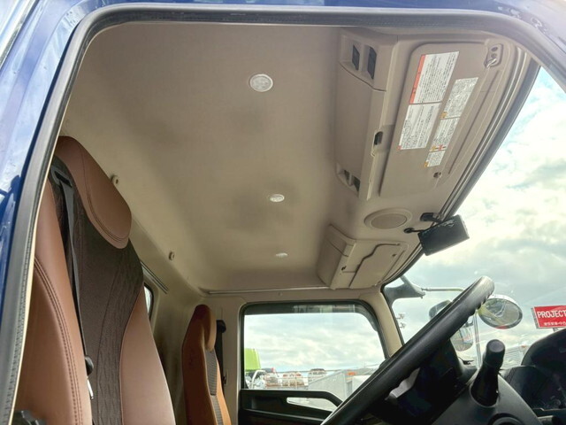 日野レンジャー冷蔵冷凍ウイング中型（4t）[写真24]