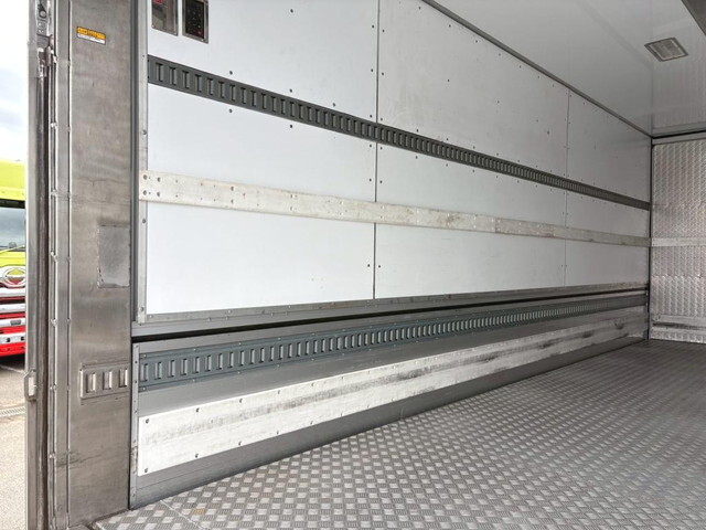 日野レンジャー冷蔵冷凍ウイング中型（4t）[写真09]