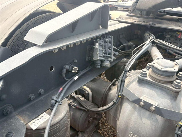 UDトラックスクオントレーラーヘッド（トラクターヘッド）大型（10t）[写真13]