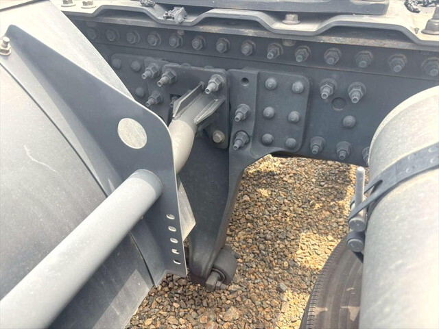 UDトラックスクオントレーラーヘッド（トラクターヘッド）大型（10t）[写真14]