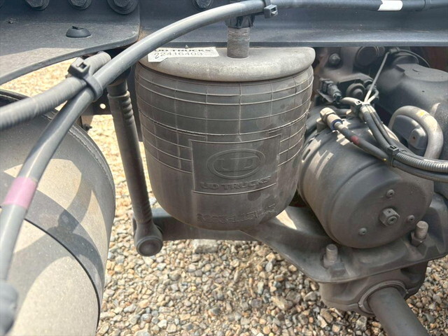 UDトラックスクオントレーラーヘッド（トラクターヘッド）大型（10t）[写真15]