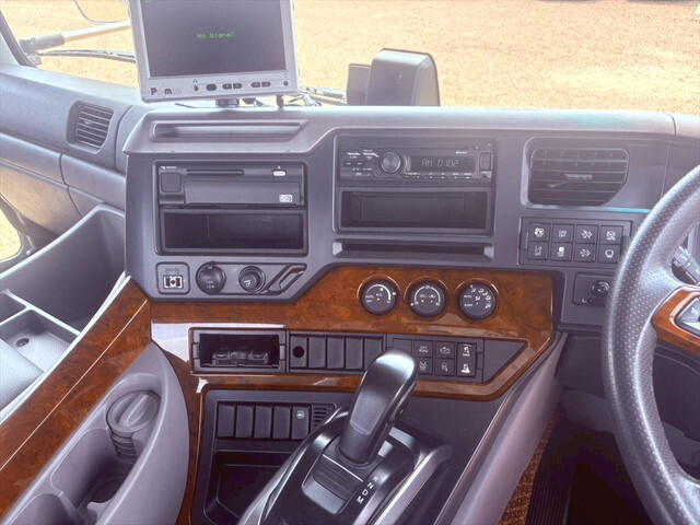 UDトラックスクオントレーラーヘッド（トラクターヘッド）大型（10t）[写真19]